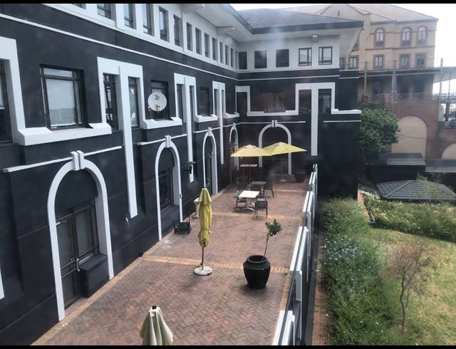 267M² OFFICE TO LET IN HYDE PARK